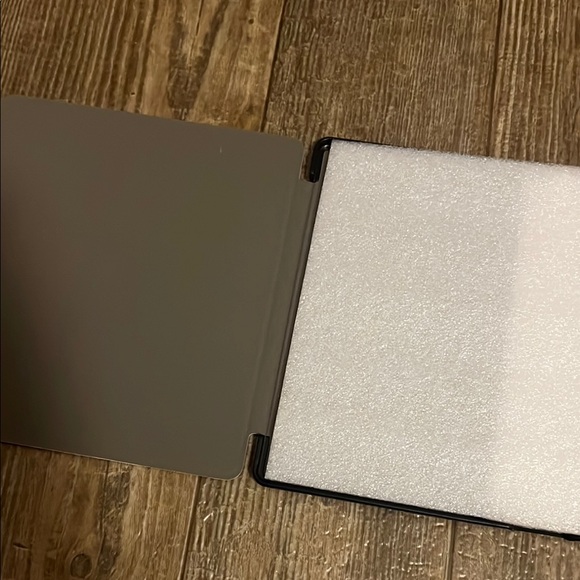 page the shop oasis kindle case - Picture 2 of 3